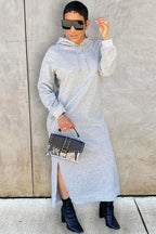 Rochie midi de damă cu glugă și crăpătură