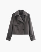 Kort trenchcoat til damer, dobbeltradet, med lange ærmer