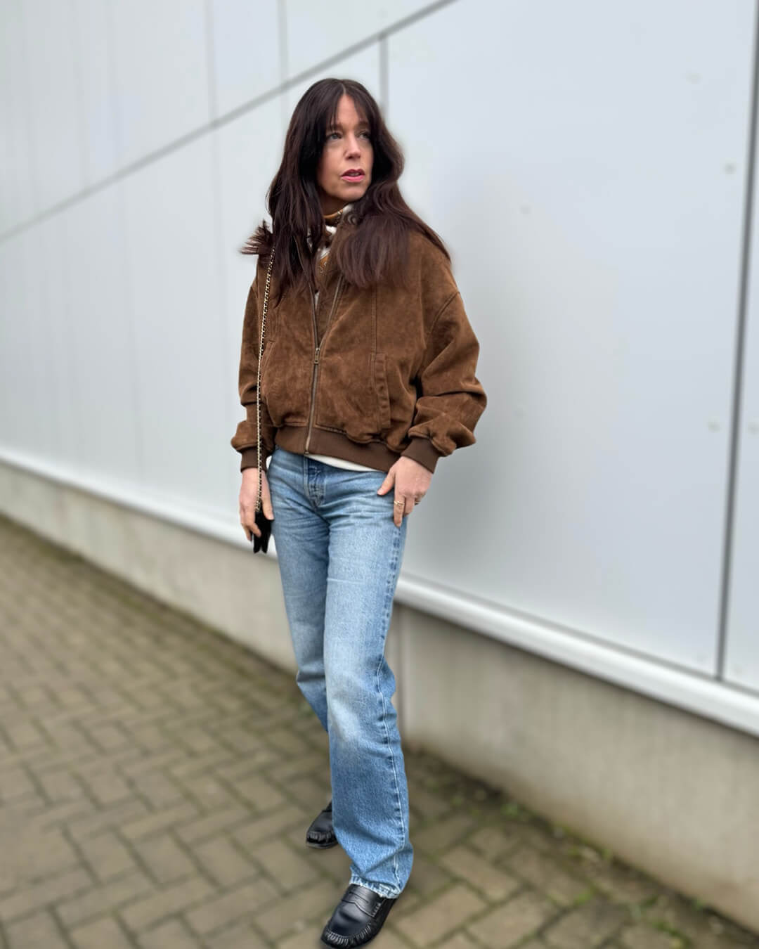 Chaqueta bomber de mujer de ante con cuello y cremallera