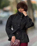 Giacca donna tipo trench corta con collo alto e cintura