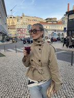 Giacca donna tipo trench corta con collo alto e cintura