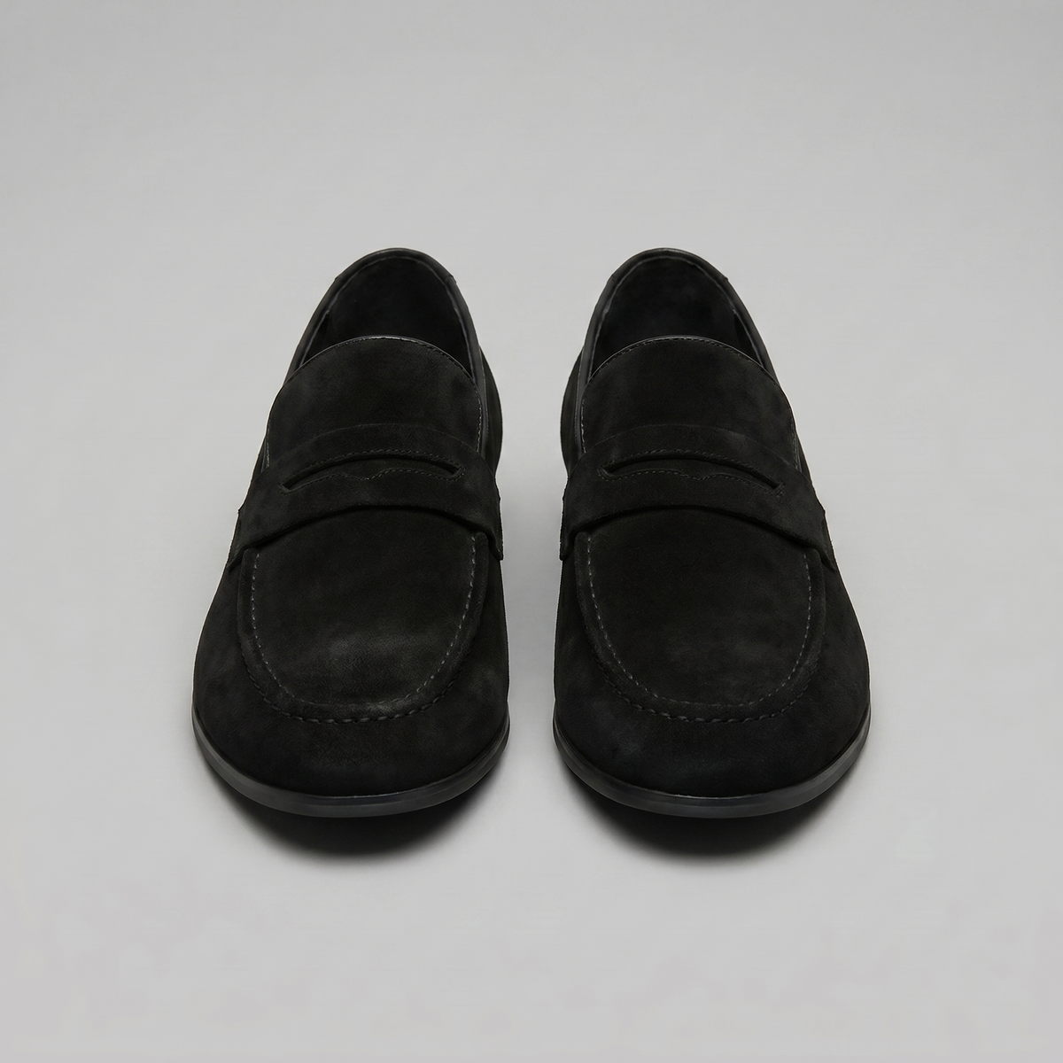 Penny loafers de homem com biqueira redonda e sola plana