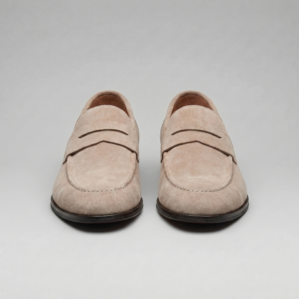 Penny loafers de homem com biqueira redonda e sola plana