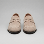 Penny loafers de homem com biqueira redonda e sola plana