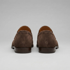 Penny loafers de homem com biqueira redonda e sola plana