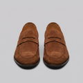 Penny loafers de homem com biqueira redonda e sola plana