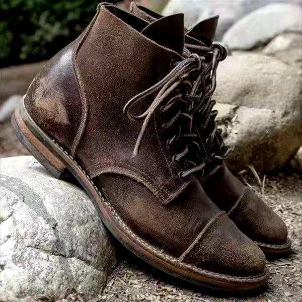 Botins de homem com atacadores e biqueira redonda, clássicos