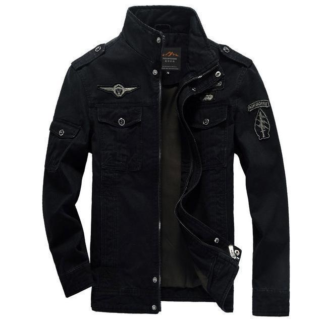 Chaqueta militar de hombre con cuello alto, bolsillos y parches