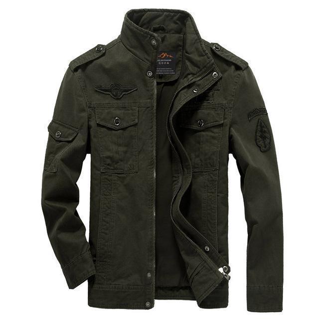 Chaqueta militar de hombre con cuello alto, bolsillos y parches
