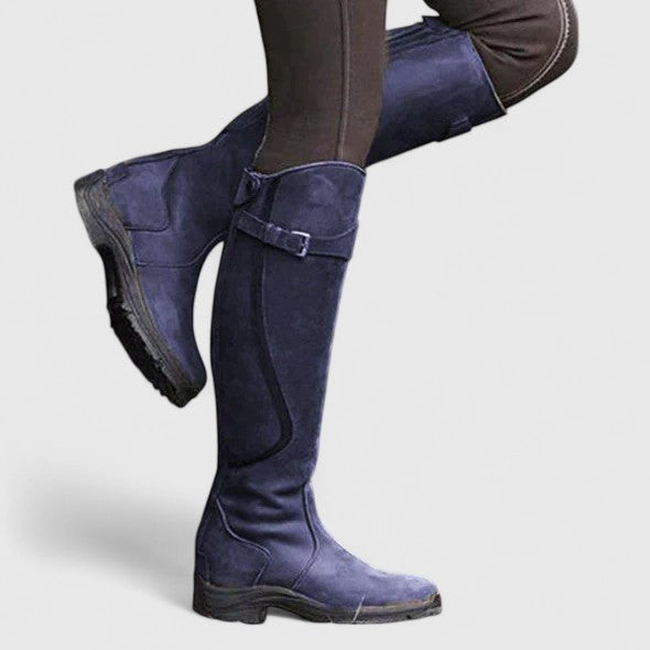 Botas de mulher até ao joelho com fivela e sola plana