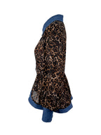 Blusa de mujer de leopardo con cuello camisero y botones