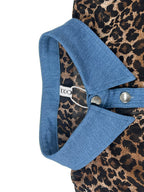 Blusa de mujer de leopardo con cuello camisero y botones