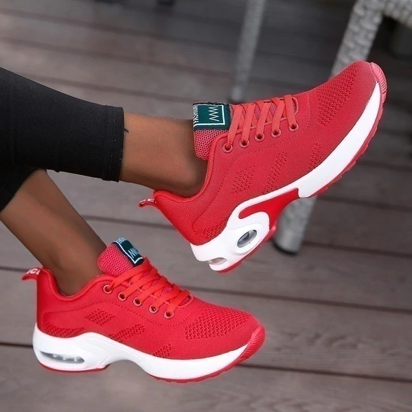 Damskie sneakersy sportowe ze sznurowaniem i kontrastową podeszwą