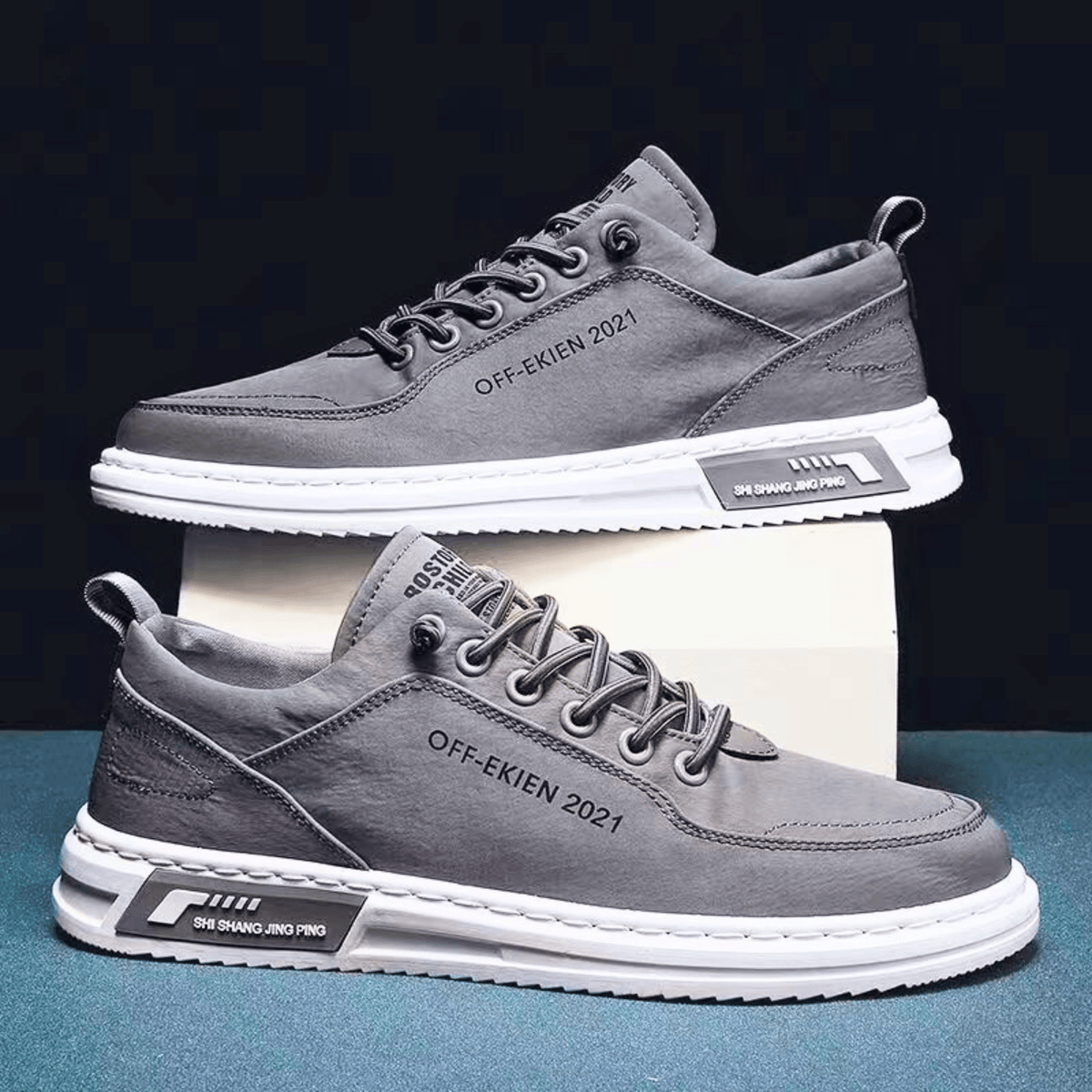 Niskie sneakersy męskie sznurowane z jasną podeszwą i ozdobnymi przeszyciami