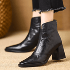 Botins lisos de mulher com salto alto