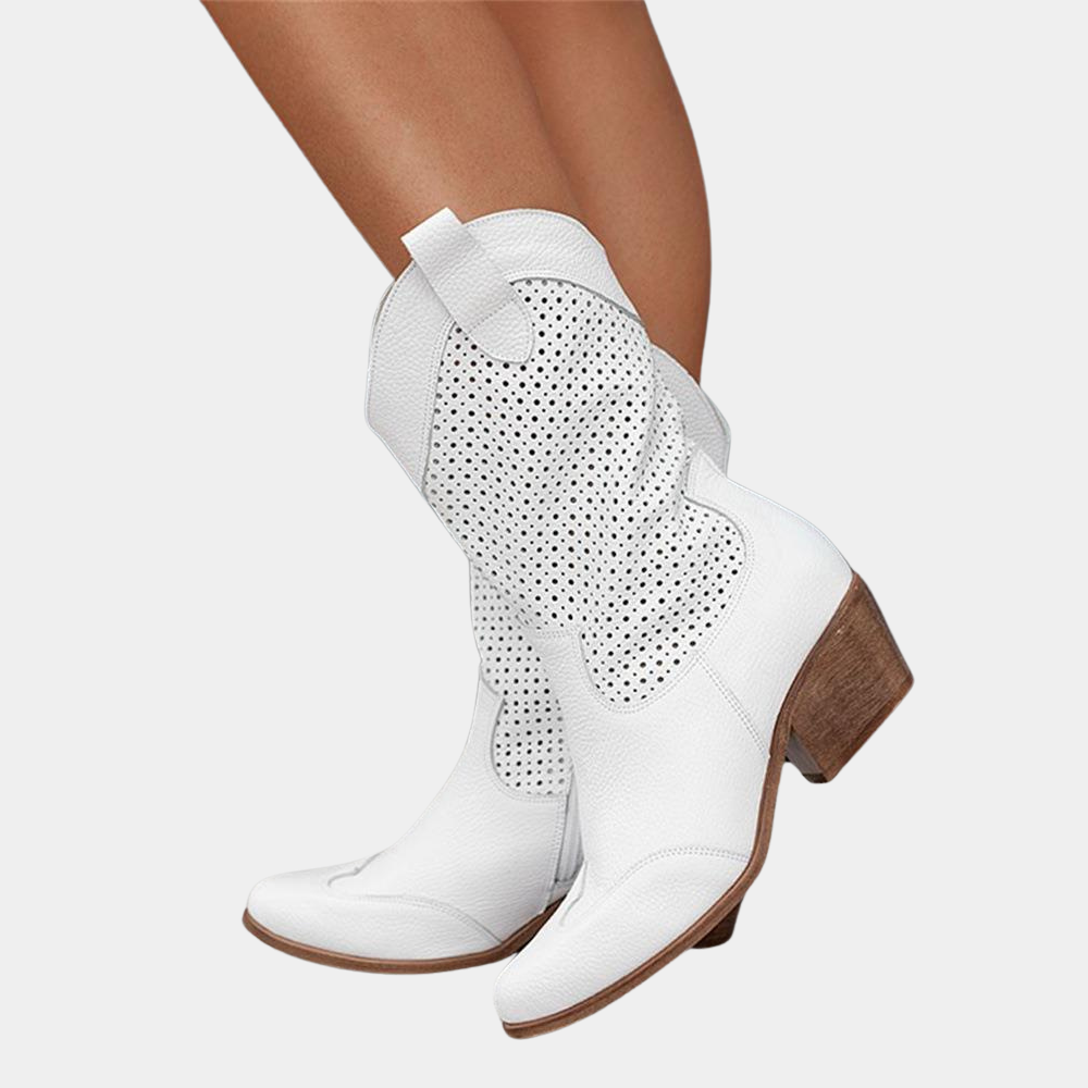 Botas camperas de mujer caladas con tacón bajo y remate bordado
